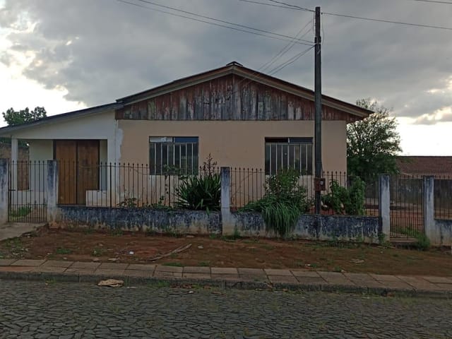 Casa com 360m² 2 quartos e 1 banheiro, à venda, no bairro Jardim Primavera em Jaguariaíva