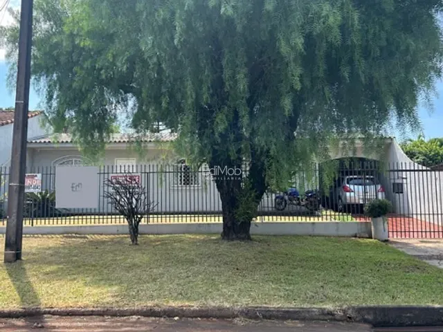 Casa com 450m² 3 quartos e 1 banheiro, à venda, no bairro Country em Cascavel