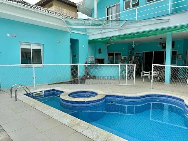 Casa 3 quartos e 4 banheiros, à venda, no bairro Jurerê Internacional em Florianópolis