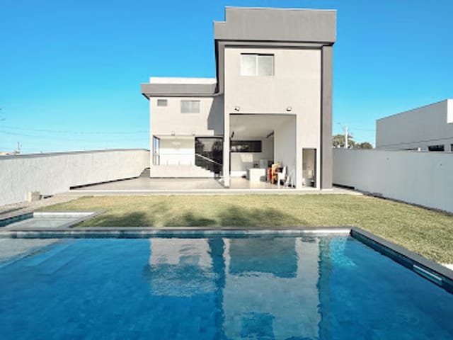 Casa com 600m² 5 quartos e 5 banheiros, à venda, no bairro Manguinhos em Serra