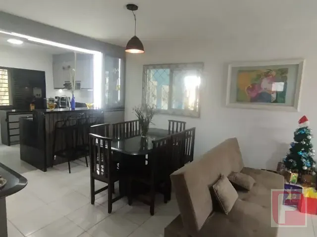 Casa 3 quartos e 2 banheiros, à venda, no bairro Centro em Itapoá