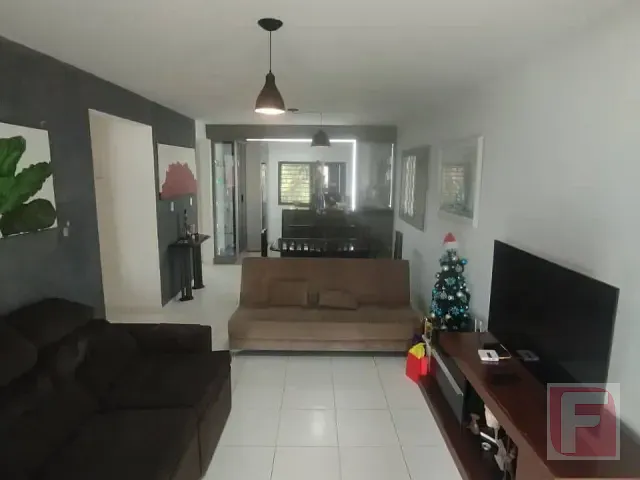 Casa 3 quartos e 2 banheiros, à venda, no bairro Centro em Itapoá