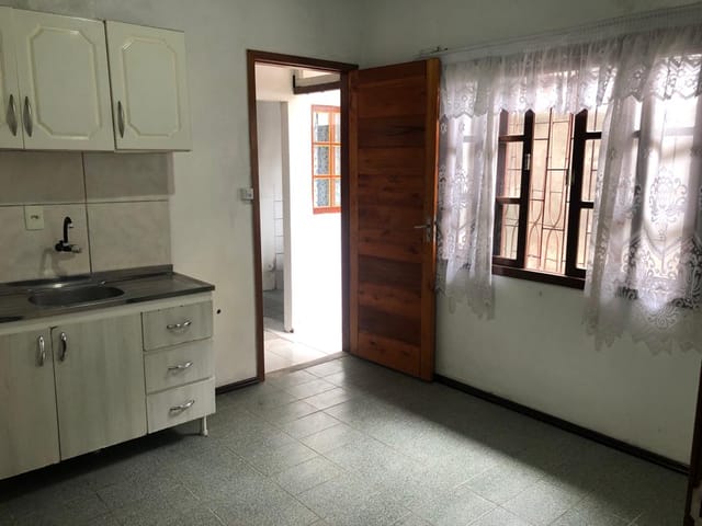 Casa 1 quarto e 1 banheiro, para alugar, no bairro Cidade Nova em Itajaí