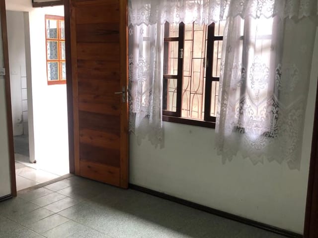 Casa 1 quarto e 1 banheiro, para alugar, no bairro Cidade Nova em Itajaí