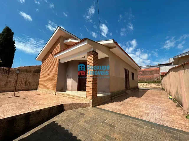Casa com 360m² 2 quartos e 1 banheiro, à venda, no bairro Residencial Nova Floresta II em Guaxupé