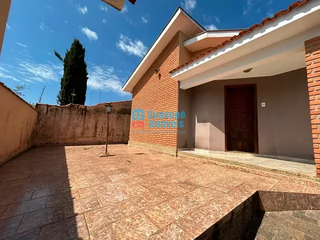 Casa com 360m² 2 quartos e 1 banheiro, à venda, no bairro Residencial Nova Floresta II em Guaxupé