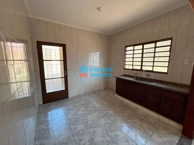 Casa com 360m² 2 quartos e 1 banheiro, à venda, no bairro Residencial Nova Floresta II em Guaxupé