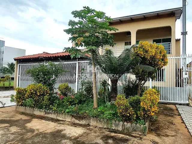 Casa com 415m² 7 quartos e 6 banheiros, à venda, no bairro Jardim Novo Mundo em Goiânia
