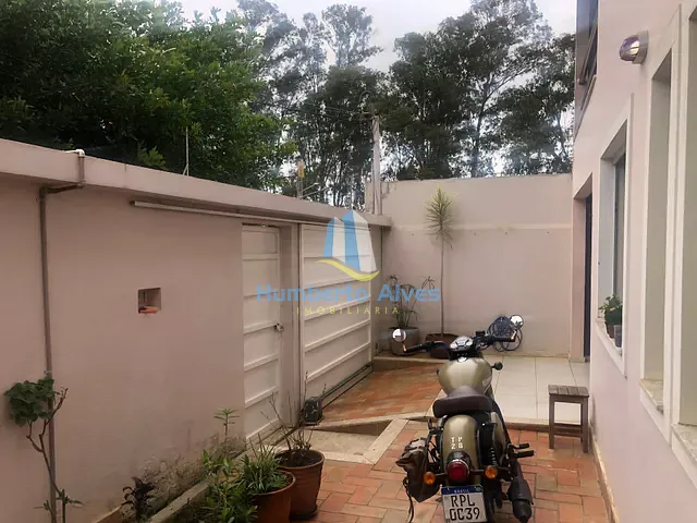 Casa 4 quartos e 1 banheiro, à venda, no bairro Alto Maron em Vitória da Conquista