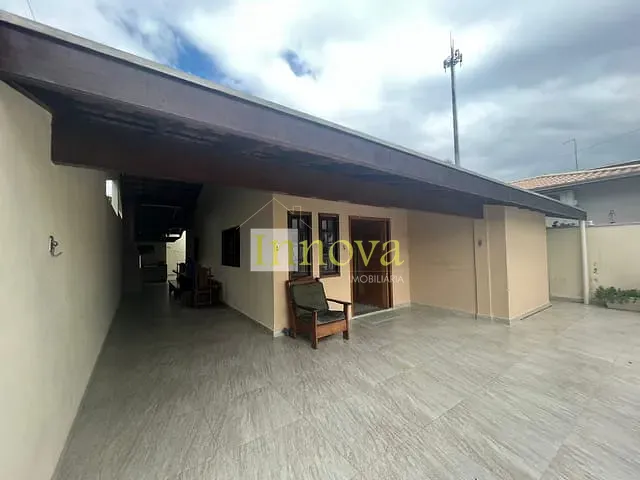 Casa com 250m² 3 quartos e 1 banheiro, à venda, no bairro Getuba em Caraguatatuba