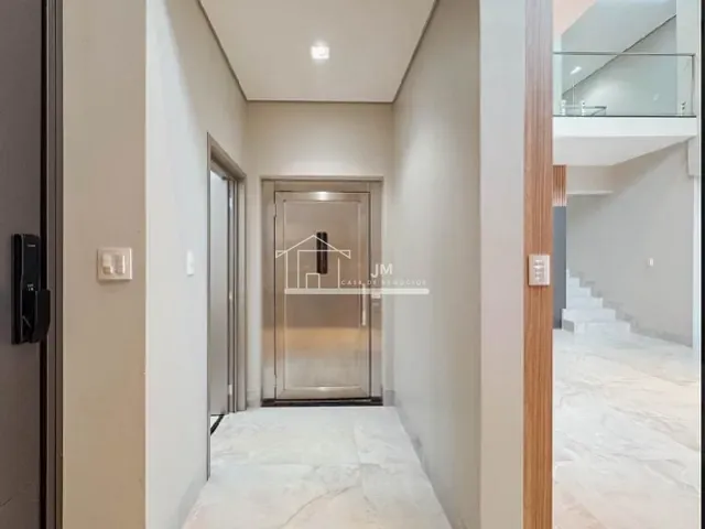 Casa 4 quartos e 6 banheiros, à venda, no bairro Granja Marileusa em Uberlândia
