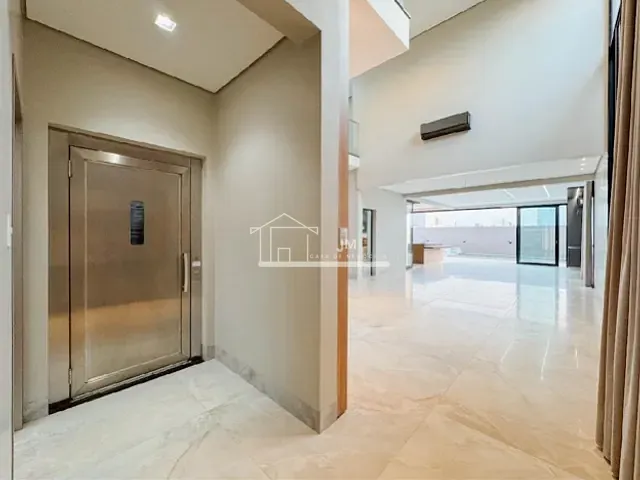 Casa 4 quartos e 6 banheiros, à venda, no bairro Granja Marileusa em Uberlândia