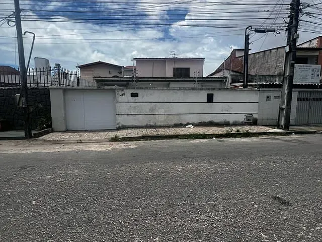 Casa 9 quartos e 4 banheiros, à venda, no bairro Presidente Kennedy em Fortaleza