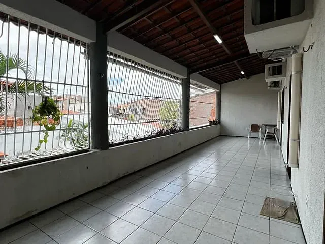 Casa 9 quartos e 4 banheiros, à venda, no bairro Presidente Kennedy em Fortaleza