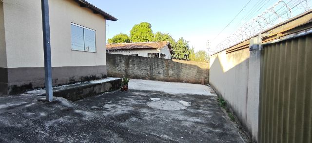 Casa com 360m² 3 quartos e 2 banheiros, para alugar, no bairro Parque Veiga Jardim em Aparecida De Goiânia