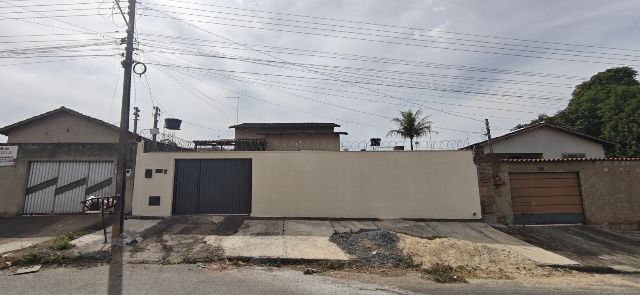 Casa com 360m² 3 quartos e 2 banheiros, para alugar, no bairro Parque Veiga Jardim em Aparecida De Goiânia