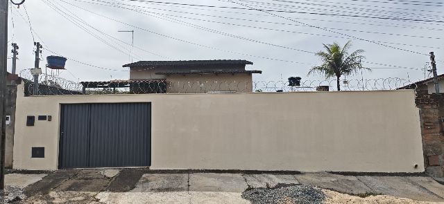 Casa com 360m² 3 quartos e 2 banheiros, para alugar, no bairro Parque Veiga Jardim em Aparecida De Goiânia