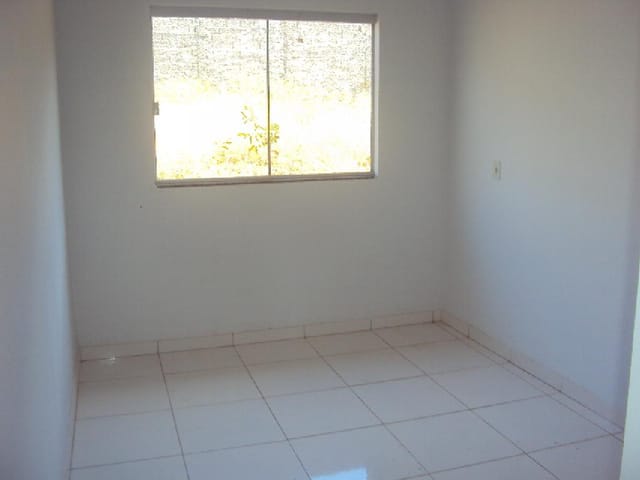 Casa com 360m² 3 quartos e 2 banheiros, para alugar, no bairro Parque Veiga Jardim em Aparecida De Goiânia