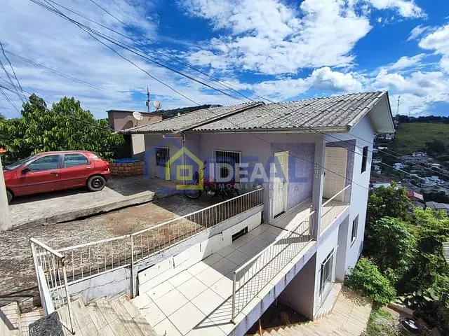 Casa 5 quartos e 2 banheiros, à venda, no bairro Floresta em Concórdia