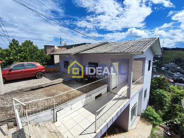 Casa 5 quartos e 2 banheiros, à venda, no bairro Floresta em Concórdia