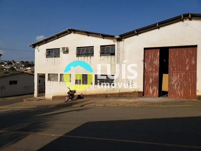 Galpão / Barracão à venda, no bairro Vila Nunes em Guaranésia