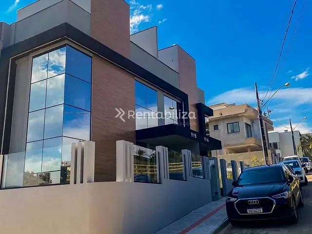 Casa com 440m² 4 quartos e 5 banheiros, à venda, no bairro Canto da Praia em Itapema