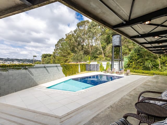 Casa com 707m² 4 quartos e 6 banheiros, à venda, no bairro Campo Comprido em Curitiba