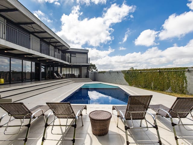 Casa com 707m² 4 quartos e 6 banheiros, à venda, no bairro Campo Comprido em Curitiba
