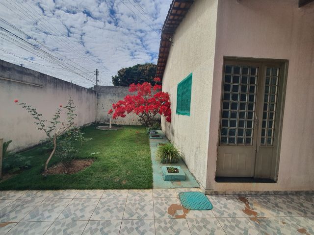 Casa com 366m² 3 quartos e 2 banheiros, à venda, no bairro Condomínio das Esmeraldas em Goiânia