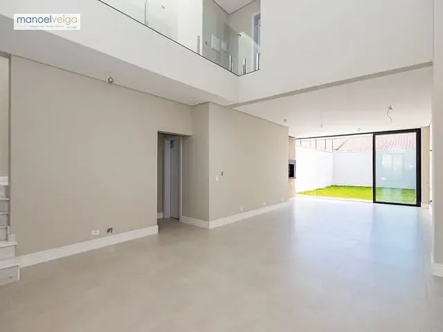 Casa 3 quartos e 4 banheiros, à venda, no bairro Guabirotuba em Curitiba