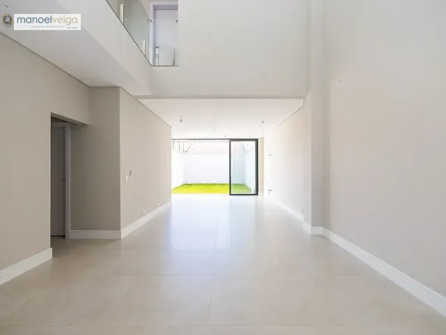 Casa 3 quartos e 4 banheiros, à venda, no bairro Guabirotuba em Curitiba