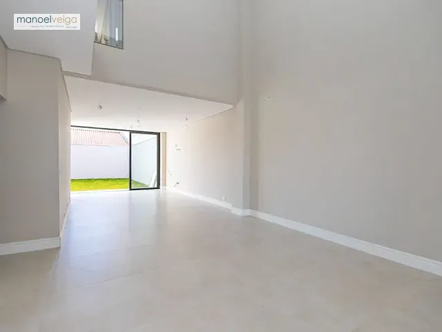 Casa 3 quartos e 4 banheiros, à venda, no bairro Guabirotuba em Curitiba
