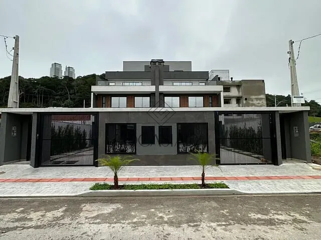 Casa com 364m², à venda, no bairro Barra em Balneário Camboriú