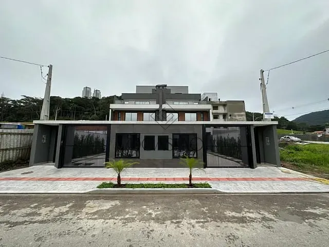 Casa com 364m², à venda, no bairro Barra em Balneário Camboriú