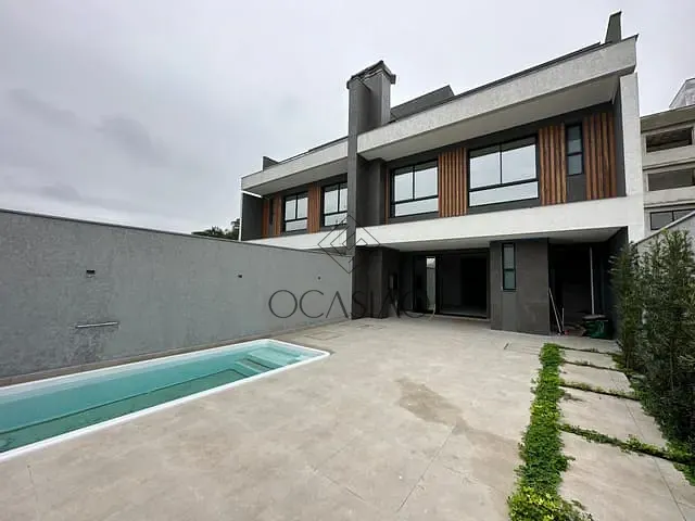 Casa com 364m², à venda, no bairro Barra em Balneário Camboriú