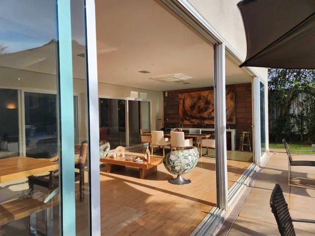 Casa com 2500m² 4 quartos e 6 banheiros, à venda, no bairro Setor de Mansões Dom Bosco (Lago Sul) em Brasília