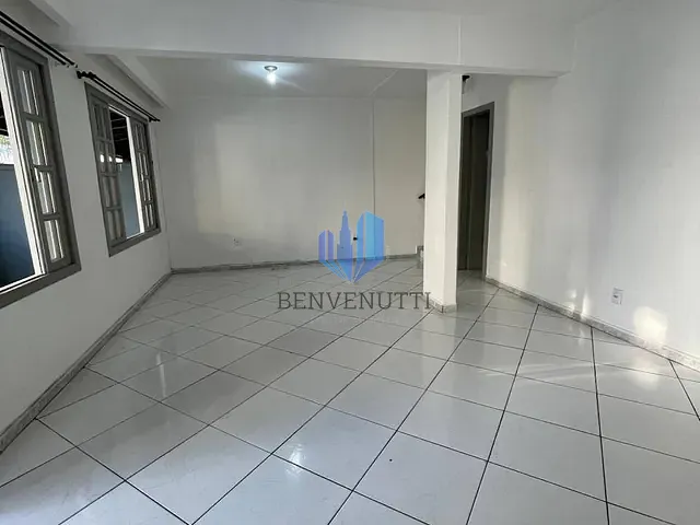 Casa 3 quartos e 2 banheiros, à venda, no bairro Centro em Balneário Camboriú