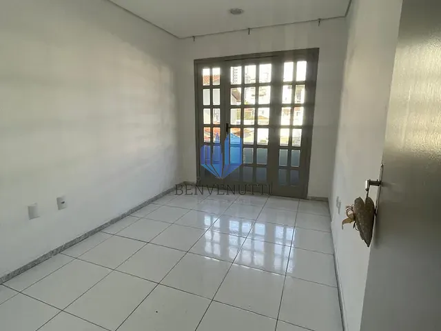 Casa 3 quartos e 2 banheiros, à venda, no bairro Centro em Balneário Camboriú