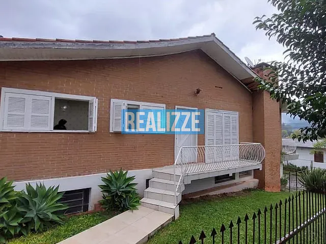 Casa com 580m² 3 quartos e 3 banheiros, à venda, no bairro Constante Fuga em Marau