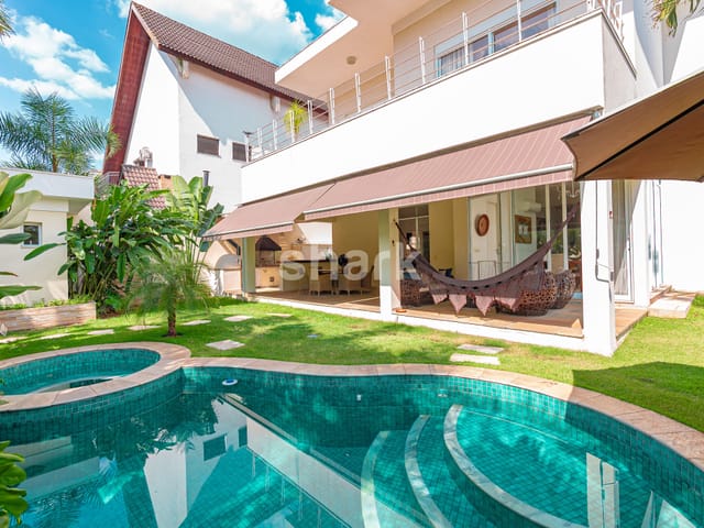 Casa com 682m² 4 quartos e 7 banheiros, à venda, no bairro Alphaville em Santana de Parnaíba