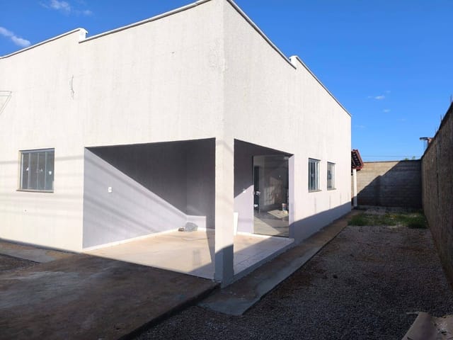 Casa com 231m² 3 quartos e 2 banheiros, à venda, no bairro Residencial Triunfo II em Goianira