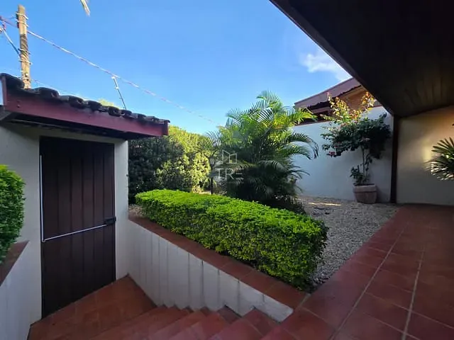 Casa com 750m² 4 quartos e 5 banheiros, à venda, no bairro Vila Brandina em Campinas
