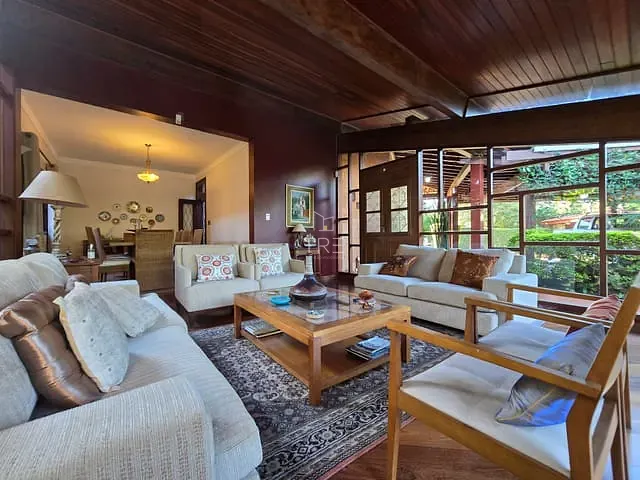 Casa com 750m² 4 quartos e 5 banheiros, à venda, no bairro Vila Brandina em Campinas