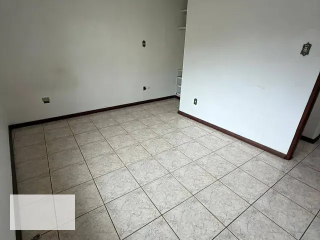 Casa 3 quartos e 3 banheiros, para alugar, no bairro São Sebastião em Santos Dumont