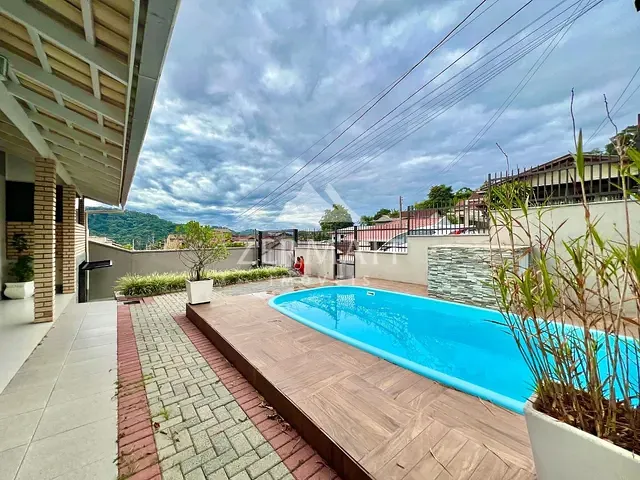 Casa com 285m² 3 quartos e 3 banheiros, à venda, no bairro Velha Central em Blumenau