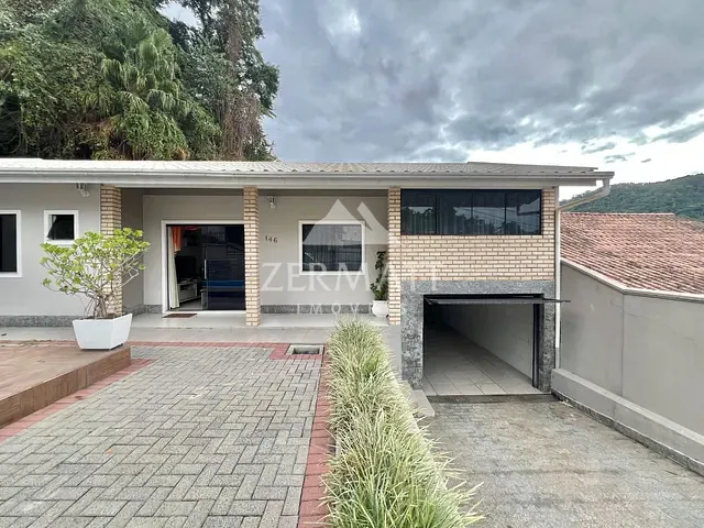 Casa com 285m² 3 quartos e 3 banheiros, à venda, no bairro Velha Central em Blumenau