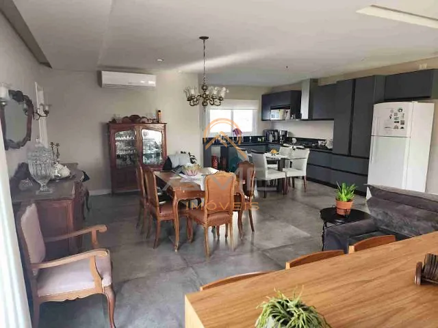 Casa com 400m² 3 quartos e 1 banheiro, à venda, no bairro Laranjal em Pelotas