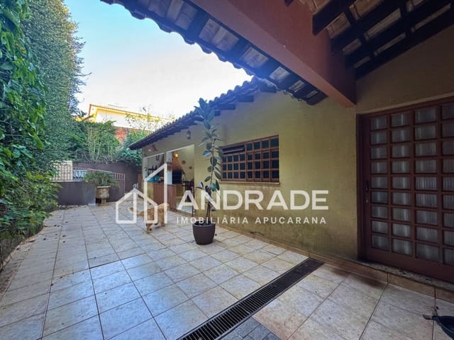 Casa com 500m² 3 quartos e 3 banheiros, à venda, no bairro Vila Santa Terezinha em Apucarana