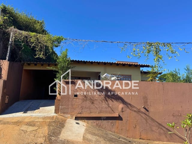 Casa com 500m² 3 quartos e 3 banheiros, à venda, no bairro Vila Santa Terezinha em Apucarana