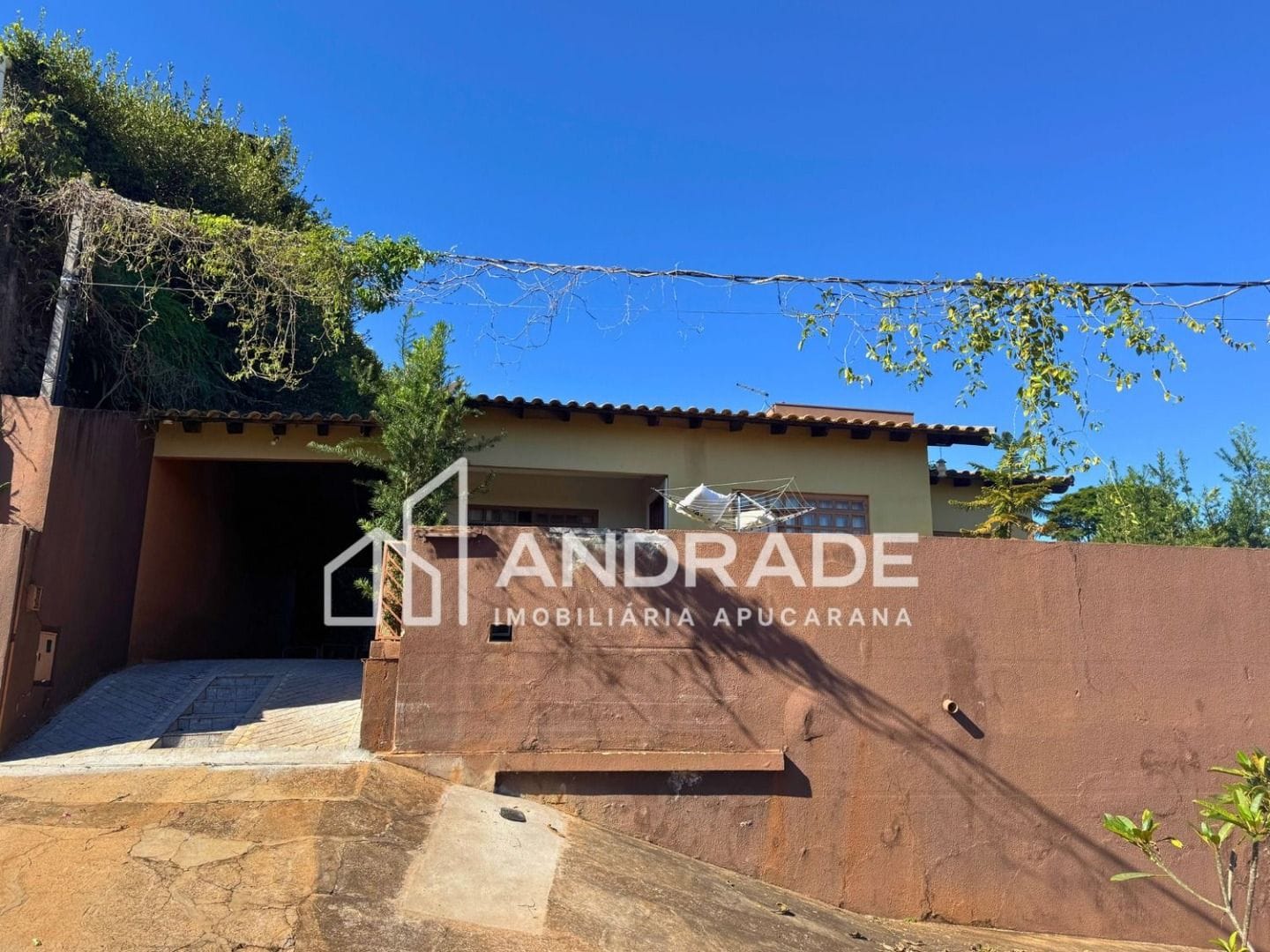 Casa à venda com 3 quartos, 241m² - Foto 2